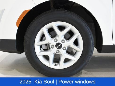 Used 2025 Kia Soul LX FWD image 6