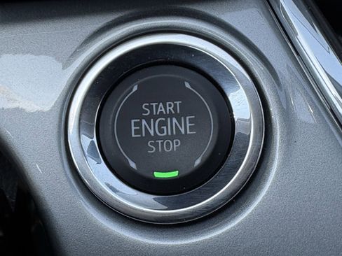Used 2025 Chevrolet Trax LT FWD image 20