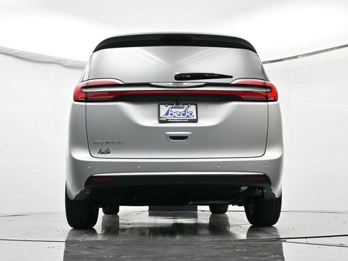 New 2026 Chrysler Pacifica Select image 39