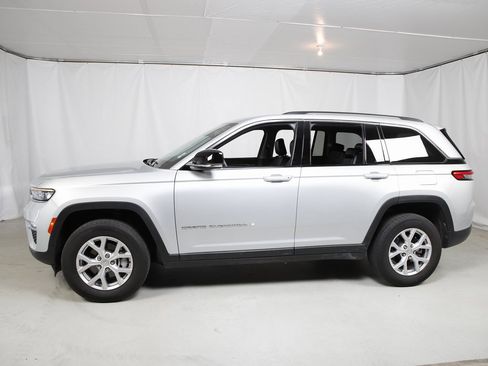 Used 2022 Jeep Grand Cherokee Limited image 22