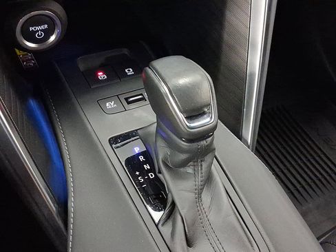 Used 2024 Toyota Venza Limited image 15