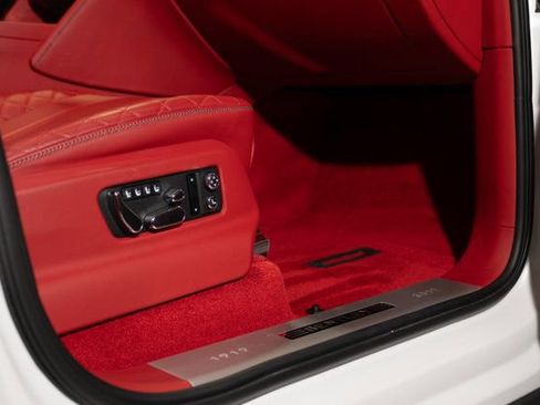 Used 2019 Bentley Bentayga image 40