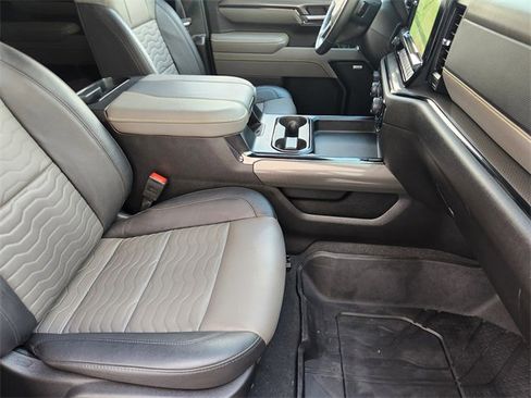 Used 2025 Chevrolet Silverado 2500 ZR2 w/ Technology Package AWD/4WD image 20