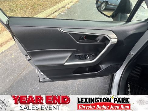 Used 2019 Toyota RAV4 LE image 15