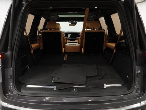 Used 2022 Jeep Grand Wagoneer Series III image 45