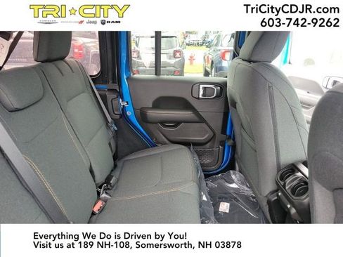 Used 2024 Jeep Wrangler Sahara image 35