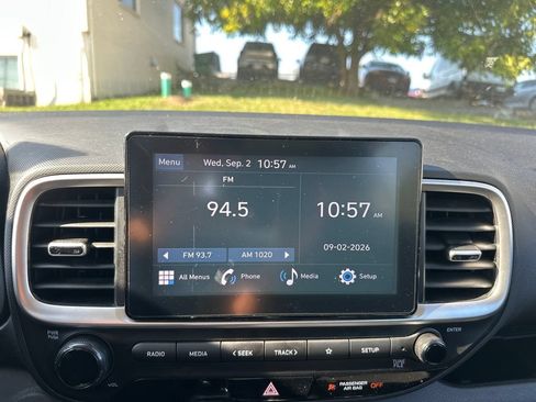 Used 2025 Hyundai Venue SEL FWD image 10