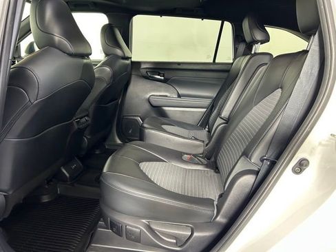 Used 2022 Toyota Highlander XSE image 13