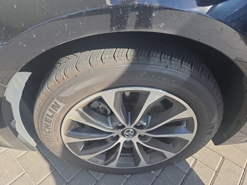 Used 2018 Toyota Avalon XLE image 18