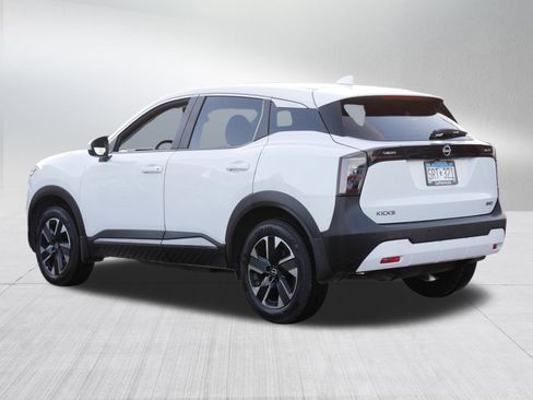Certified 2025 Nissan Kicks SV w/ Illumination Package image 5