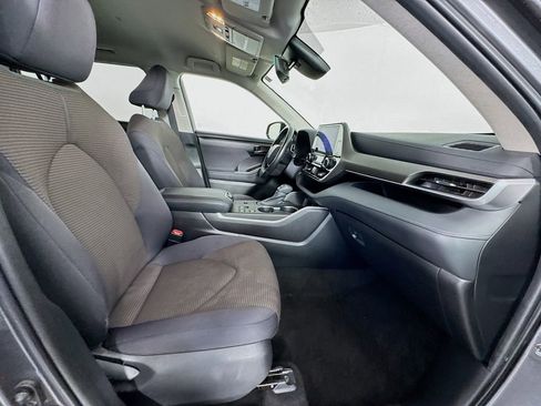 Used 2023 Toyota Highlander LE image 30