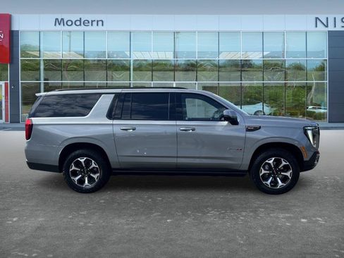 Used 2025 GMC Yukon XL AT4 Ultimate AWD/4WD image 5