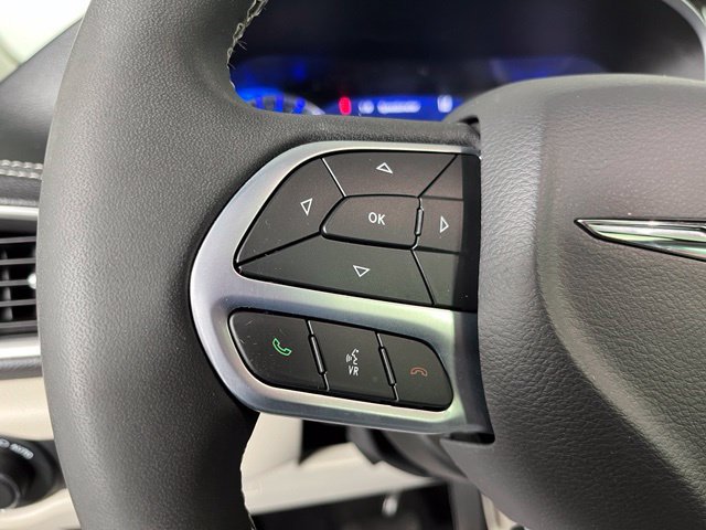 Used 2023 Chrysler Pacifica Limited AWD/4WD image 21