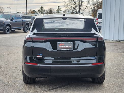 Used 2024 Jeep Wagoneer Launch Edition image 12