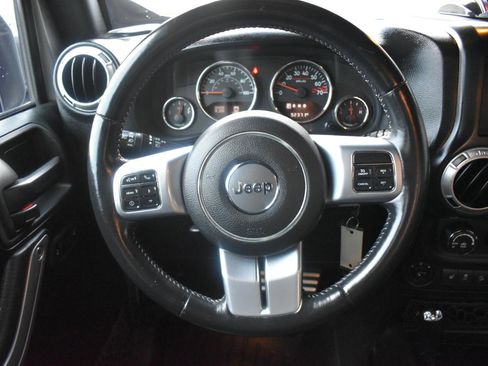 Used 2016 Jeep Wrangler Unlimited Rubicon AWD/4WD image 24
