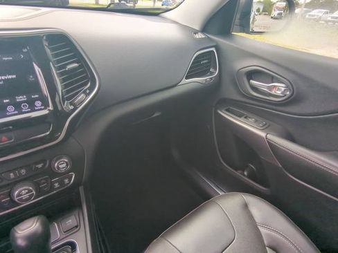 Used 2019 Jeep Cherokee Limited FWD image 18