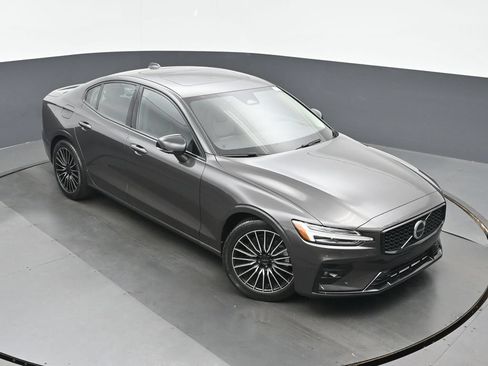 Used 2024 Volvo S60 B5 Plus AWD/4WD image 31