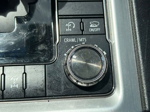 Used 2016 Toyota Land Cruiser image 36