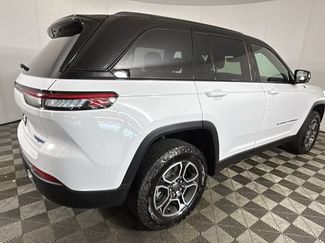 Used 2022 Jeep Grand Cherokee Trailhawk AWD/4WD video 2
