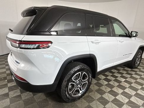 Used 2022 Jeep Grand Cherokee Trailhawk AWD/4WD image 2