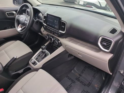 Used 2025 Hyundai Venue SEL FWD image 30