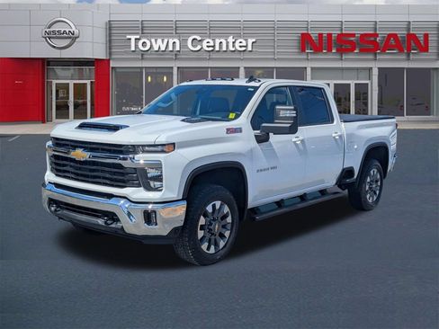 Used 2024 Chevrolet Silverado 2500 LT AWD/4WD image 3