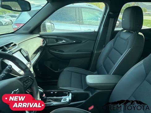 Used 2022 Chevrolet TrailBlazer RS w/ Technology Package image 10