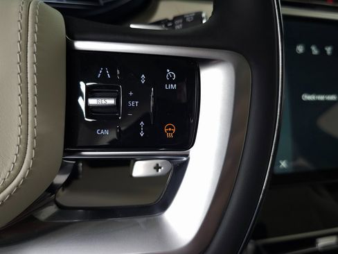 New 2025 Land Rover Range Rover SE image 20