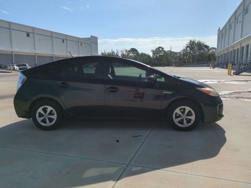 Used 2015 Toyota Prius Two FWD image 4