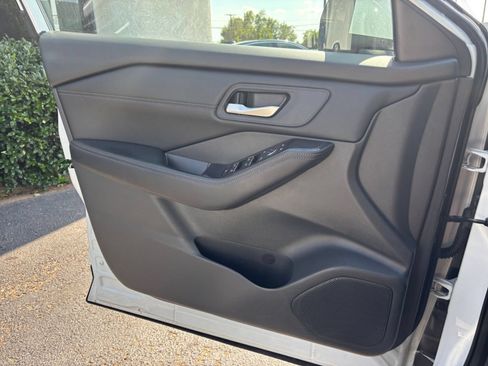 Used 2026 Nissan Rogue SL AWD/4WD image 18