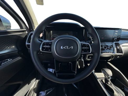 Used 2022 Kia Sorento LX image 12