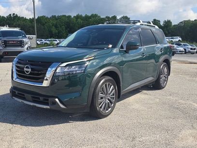 Used 2024 Nissan Pathfinder SL w/ SL Premium Package