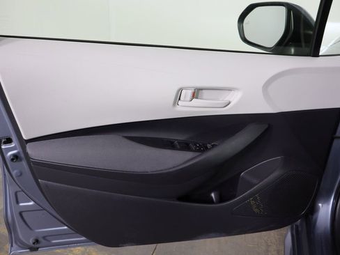 Used 2025 Toyota Corolla LE w/ Convenience Package image 19