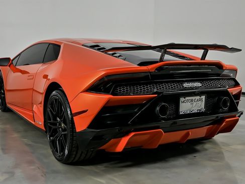 Used 2021 Lamborghini Huracan EVO image 10