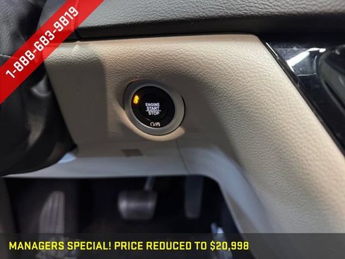 Used 2021 Chrysler Pacifica Touring-L FWD image 21