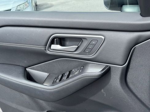 Used 2024 Nissan Rogue Platinum w/ Platinum Premium Package image 17