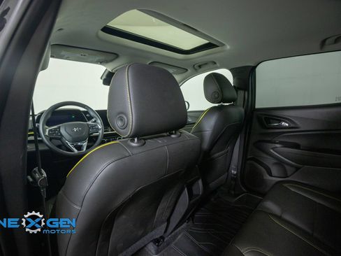 Used 2024 Chevrolet Trax ACTIV w/ Sunroof Package FWD image 25
