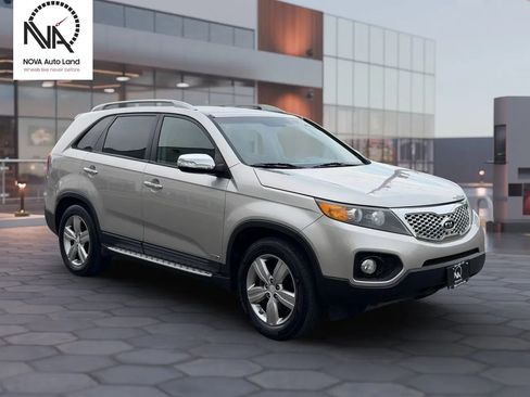 Used 2013 Kia Sorento EX w/ EX V6 Premium Pkg AWD/4WD image 2