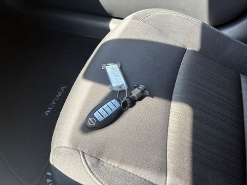 Used 2025 Nissan Altima 2.5 SV image 18