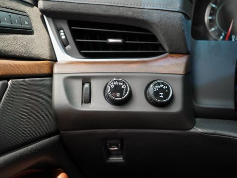 Used 2019 Cadillac Escalade Premium Luxury AWD/4WD image 30