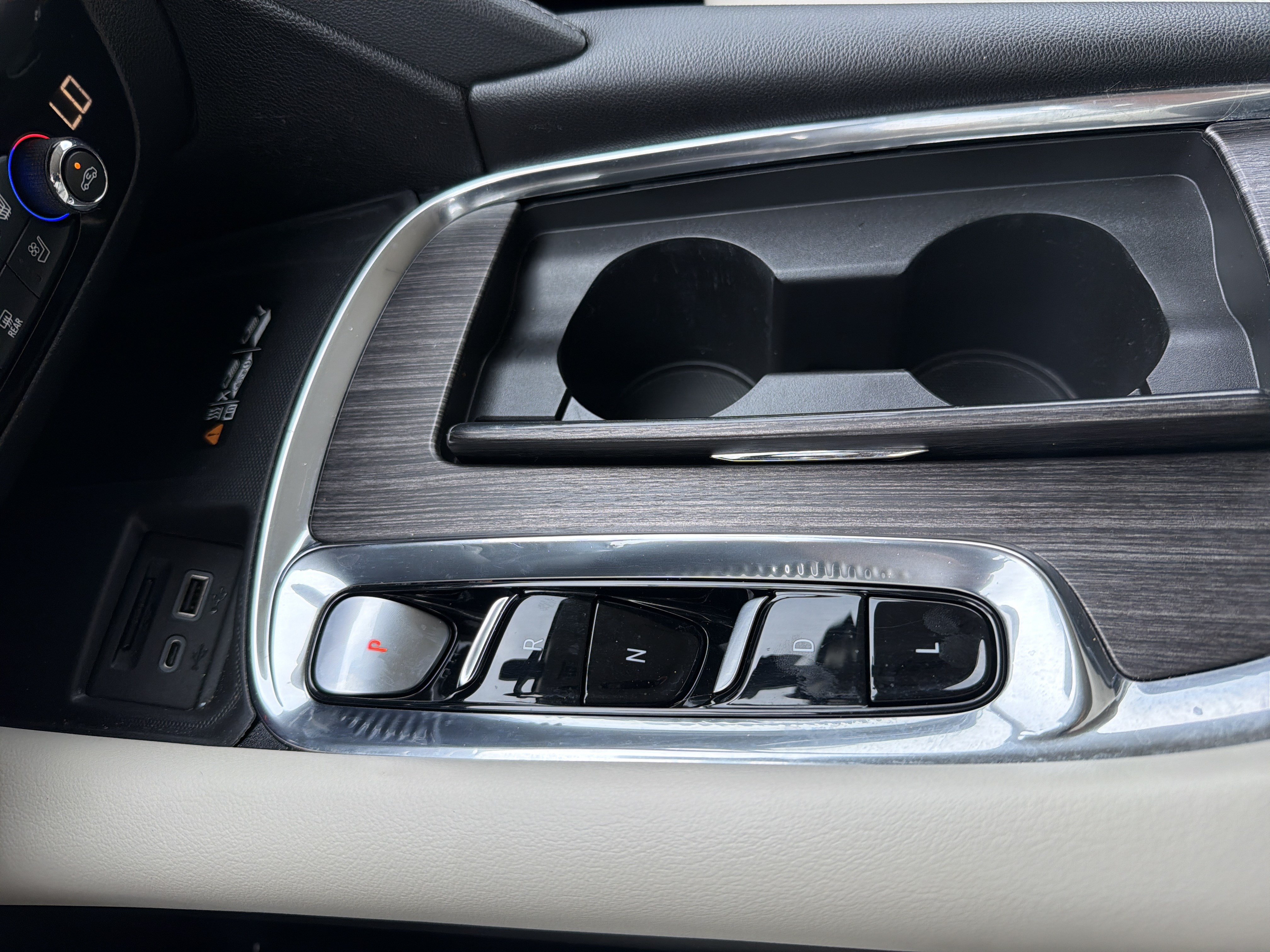 Used 2023 Buick Enclave Avenir FWD image 27