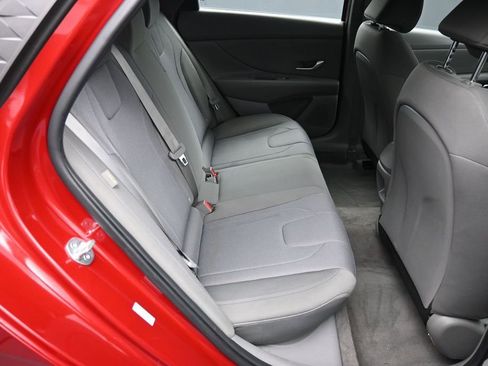 Certified 2024 Hyundai Elantra SE FWD image 23