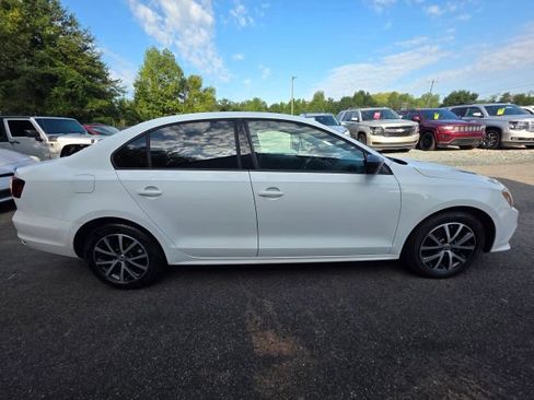 Used 2016 Volkswagen Jetta SE FWD image 4