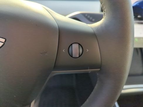 Used 2024 Tesla Model Y Performance AWD/4WD image 16