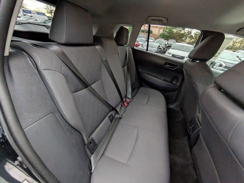 Used 2025 Toyota Corolla Cross LE image 28