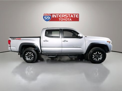 Used 2016 Toyota Tacoma TRD Sport image 8