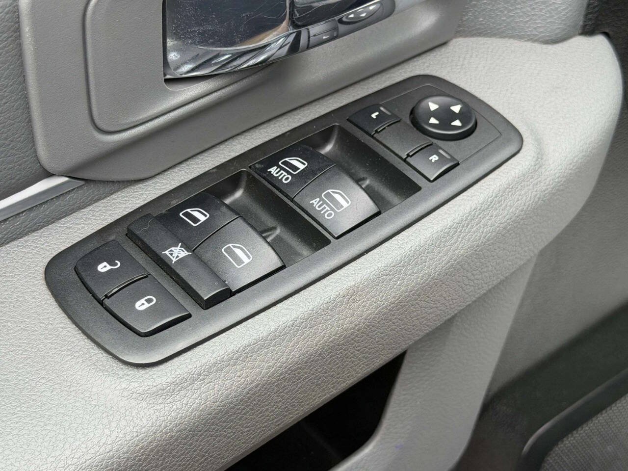 Used 2018 RAM 1500 Classic SLT AWD/4WD image 14