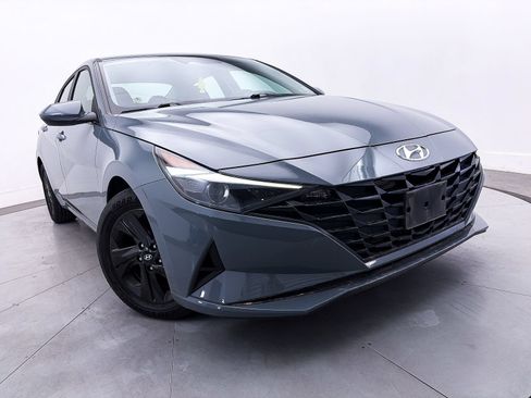 Used 2022 Hyundai Elantra SEL w/ Cargo Package FWD image 3