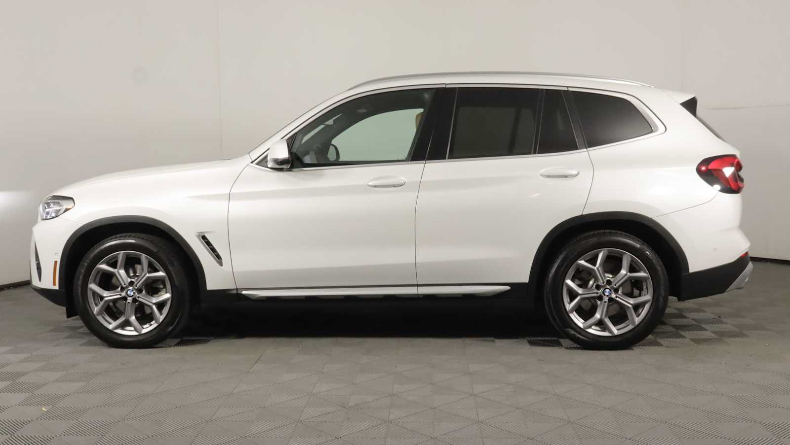 Used 2023 BMW X3 xDrive30i w/ Premium Package AWD/4WD image 8