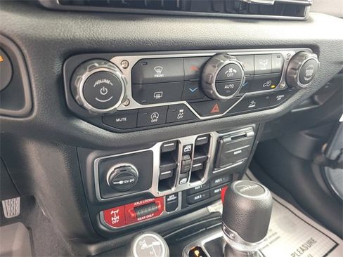 New 2025 Jeep Gladiator Sport image 23